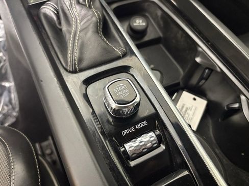 Used 2019 Volvo S60 T5 R-Design image 24