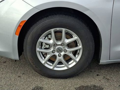 Used 2023 Chrysler Voyager LX image 8