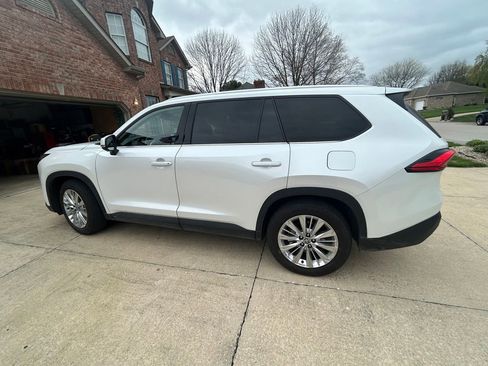 Used 2024 Toyota Grand Highlander AWD image 5