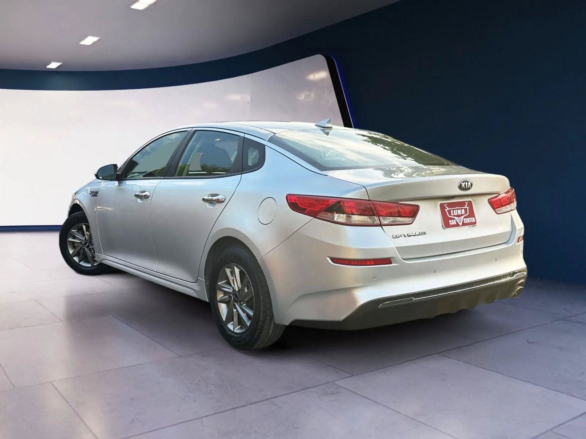 Used 2019 Kia Optima LX FWD image 3
