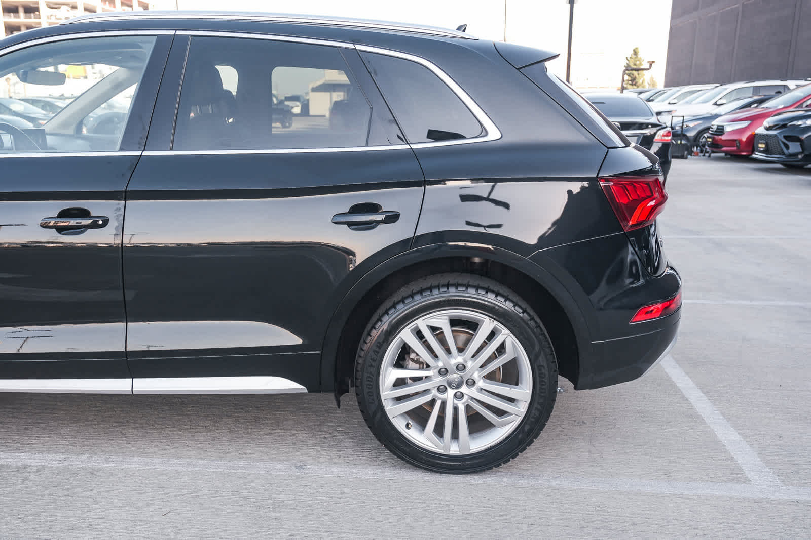Used 2018 Audi Q5 2.0T Premium Plus w/ Premium Plus Package AWD/4WD image 8
