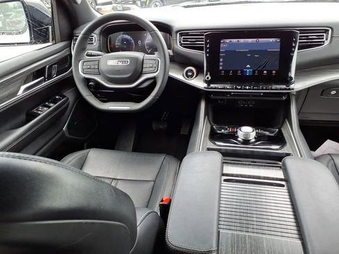 Used 2024 Jeep Wagoneer Series II w/ Flexible Seating Group RWD image 4