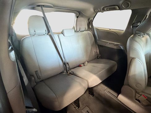 Used 2015 Toyota Sienna XLE Premium AWD/4WD image 28