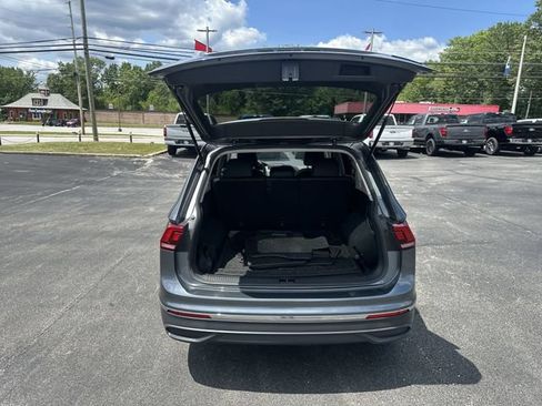 Used 2023 Volkswagen Tiguan SE w/ Panoramic Sunroof Package AWD/4WD image 22
