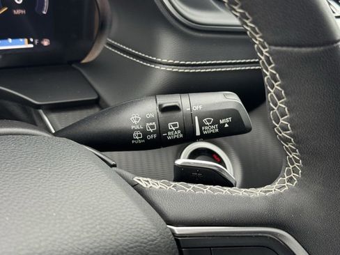 Used 2023 Jeep Grand Cherokee Laredo image 29