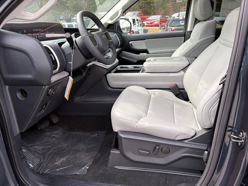 New 2026 Ford Expedition Active AWD/4WD image 14