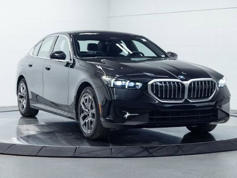 Used 2026 BMW 530i xDrive w/ Premium Package image 4