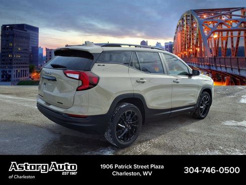 Used 2023 GMC Terrain SLE w/ Elevation Edition image 3