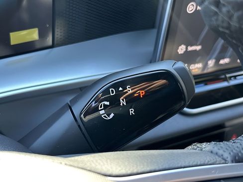 New 2026 Volkswagen Tiguan SE R-Line FWD image 20