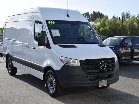 Used 2025 Mercedes-Benz Sprinter 2500 image 8