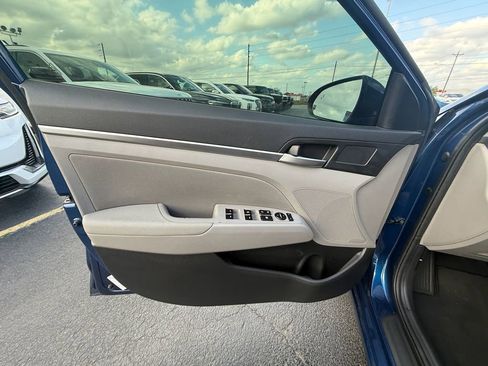 Used 2019 Hyundai Elantra SEL image 11