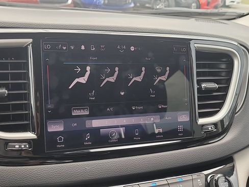 Used 2024 Chrysler Pacifica Touring-L FWD image 24