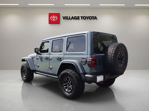 Used 2025 Jeep Wrangler Unlimited Rubicon AWD/4WD image 3