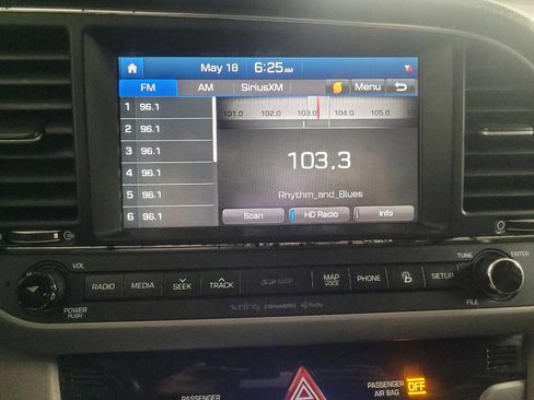 Used 2017 Hyundai Elantra Limited w/ Limited Tech Package 08 FWD image 25