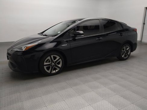 Used 2021 Toyota Prius XLE image 2
