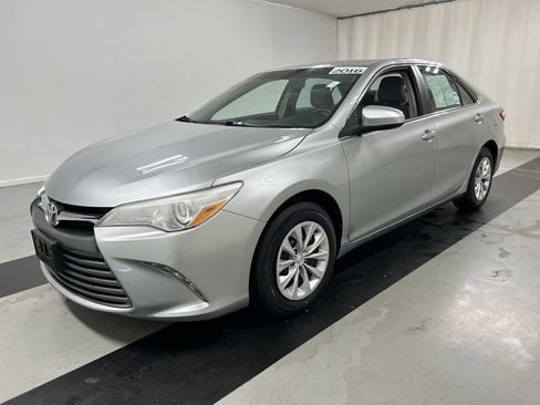 Used 2016 Toyota Camry LE FWD image 5