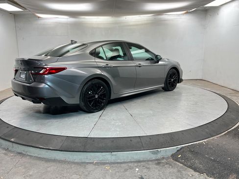 Used 2025 Toyota Camry SE image 6