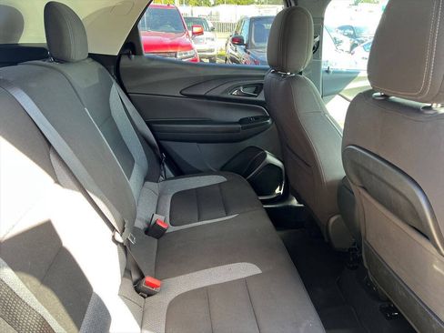 Used 2023 Chevrolet TrailBlazer LT w/ Convenience Package FWD image 9