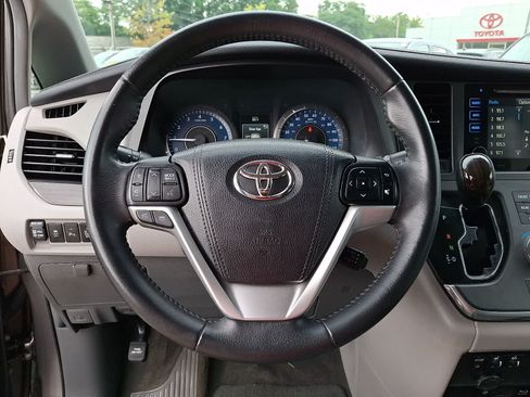 Used 2016 Toyota Sienna XLE Premium AWD/4WD image 25