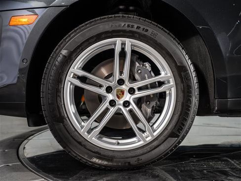 Certified 2025 Porsche Macan image 15