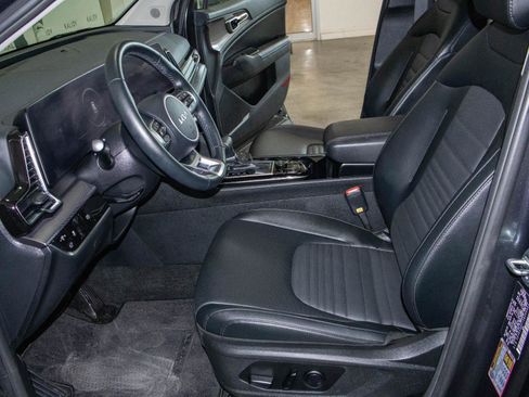 Used 2025 Kia Sportage SX FWD image 8