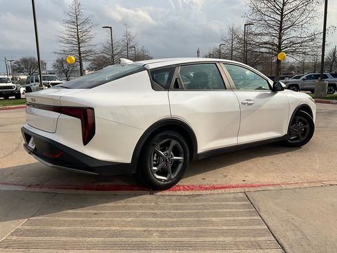 Used 2025 Kia K4 LXS image 6