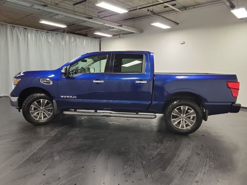 Used 2017 Nissan Titan SL image 6