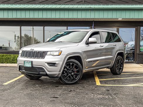 Used 2021 Jeep Grand Cherokee Laredo X AWD/4WD image 5