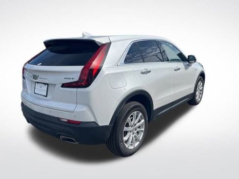 Certified 2022 Cadillac XT4 Luxury w/ Cold Weather Package image 5