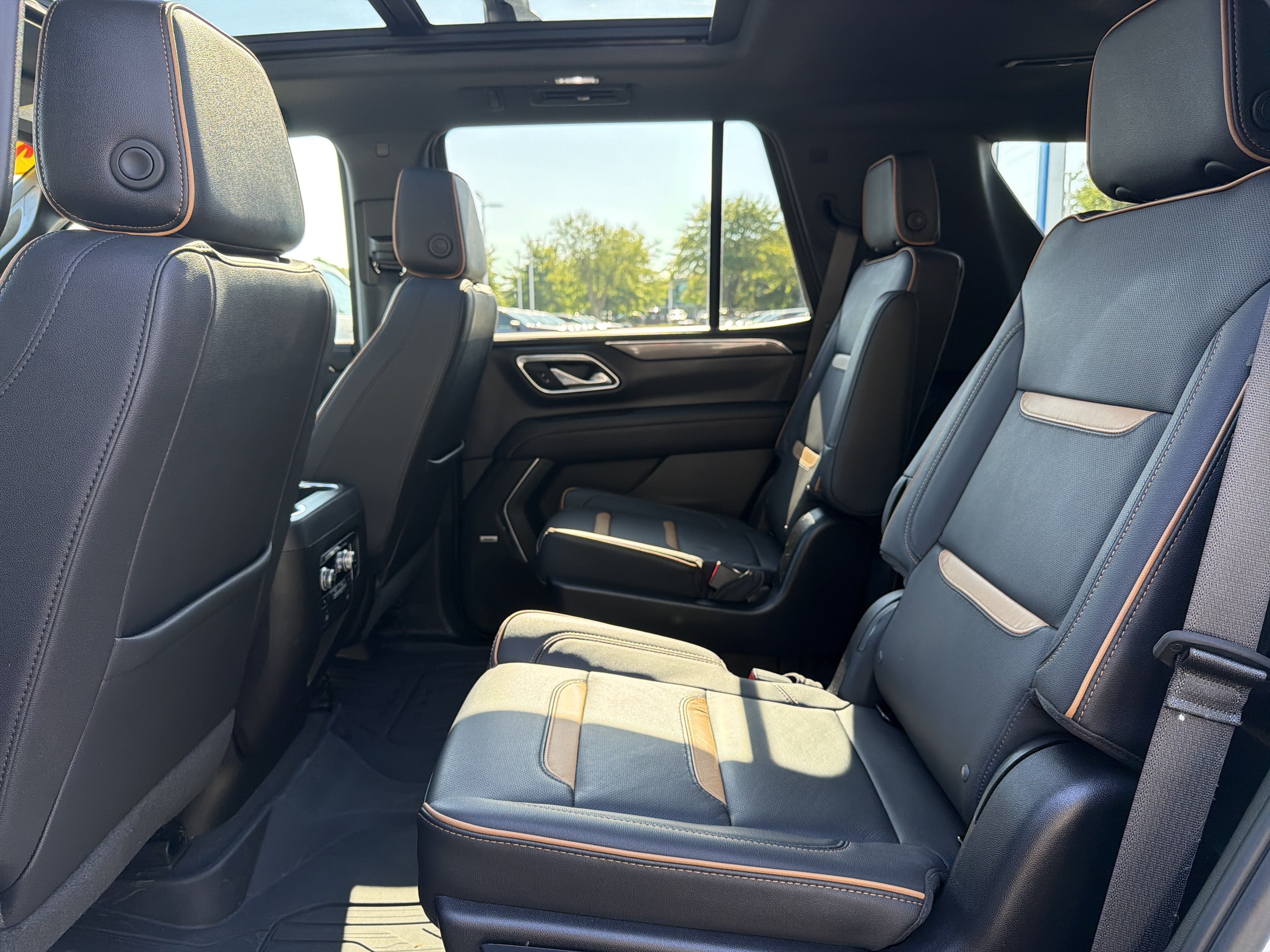 Used 2024 GMC Yukon AT4 AWD/4WD image 32