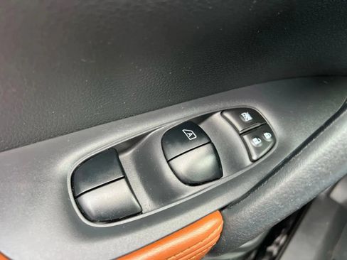 Used 2017 Nissan Rogue SL w/ SL Premium Package AWD/4WD image 32