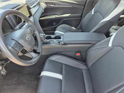 Used 2025 Toyota Camry SE image 28