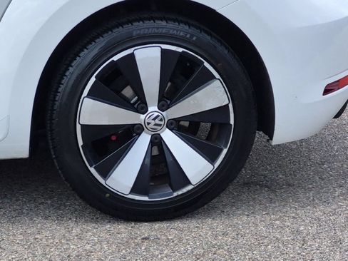 Used 2013 Volkswagen Beetle 2.0T FWD image 14