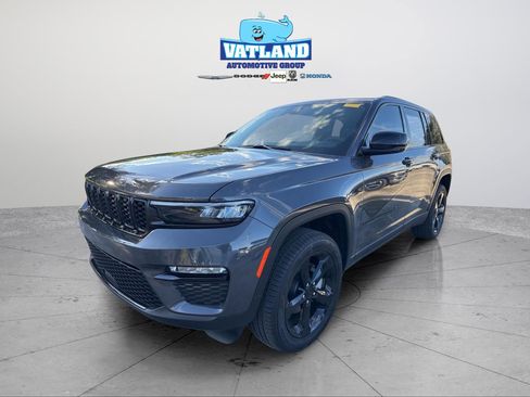 Certified 2025 Jeep Grand Cherokee Limited w/ Black Appearance Package image 36