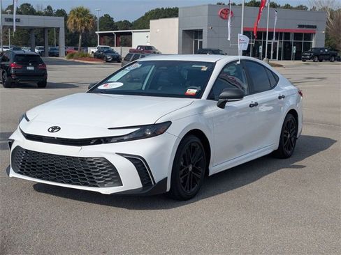 Certified 2025 Toyota Camry SE image 6