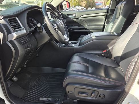 Used 2019 Toyota Highlander SE image 9
