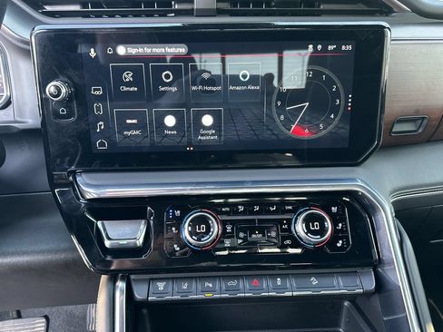 Used 2024 GMC Sierra 2500 Denali Ultimate w/ Max Trailering Package AWD/4WD image 11
