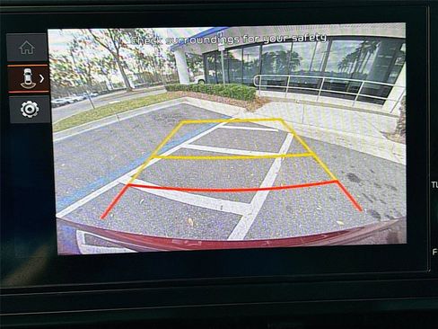 Used 2024 Kia Carnival LX image 13