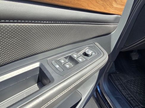 Used 2025 Volkswagen Atlas SE AWD/4WD image 18