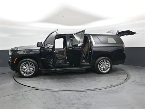 Used 2025 Chevrolet Suburban High Country w/ LPO, Illumination Package image 55