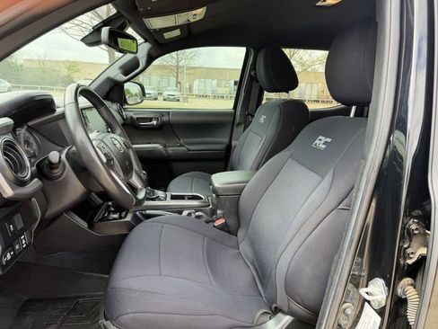 Used 2022 Toyota Tacoma TRD Sport w/ Technology Package image 25