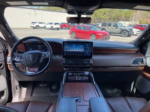 Used 2024 Lincoln Navigator L Reserve image 8