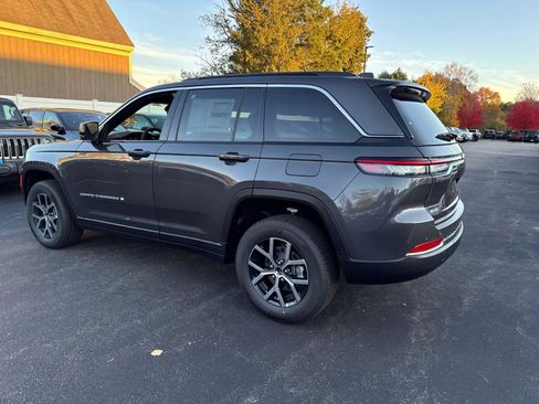 New 2025 Jeep Grand Cherokee Limited image 3