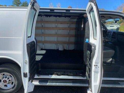 Used 2024 GMC Savana 2500 w/ Driver Convenience Package image 22