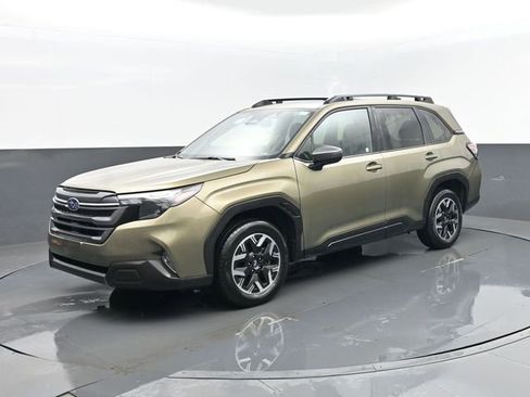 Used 2025 Subaru Forester Premium AWD/4WD image 1