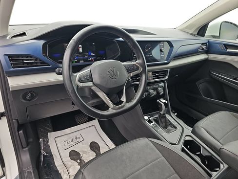 Used 2024 Volkswagen Taos SE FWD image 16