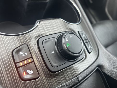 Used 2023 GMC Acadia SLT w/ Elevation Edition image 21