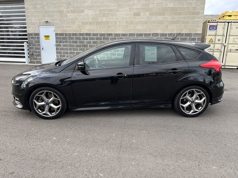 Used 2017 Ford Focus ST image 3