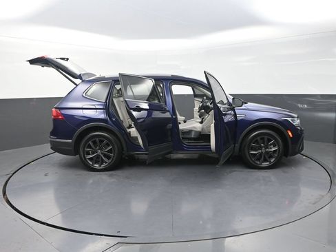 Used 2022 Volkswagen Tiguan SE AWD/4WD image 38