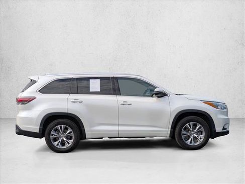 Used 2015 Toyota Highlander XLE FWD image 4